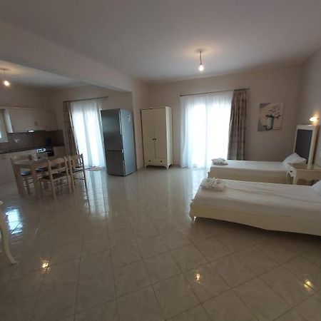 Konstantinos Apartments Ammoudia Exterior foto